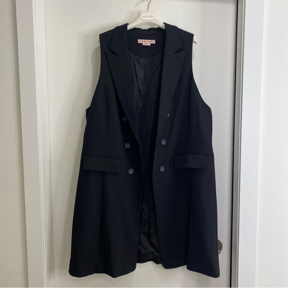 mid length black vest